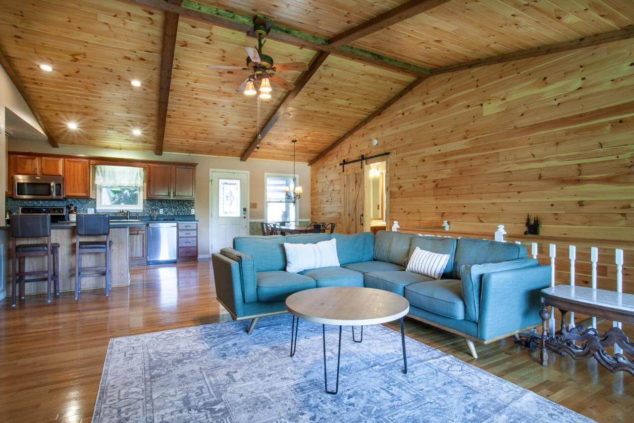 Ole Smoky Bnb - Game Room, Hot Tub, Mtn Views! Pigeon Forge Eksteriør bilde