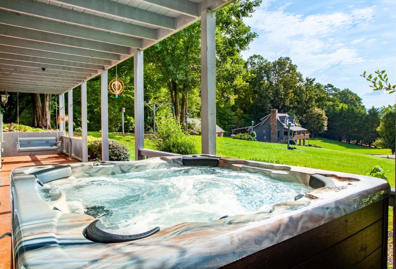 Ole Smoky Bnb - Game Room, Hot Tub, Mtn Views! Pigeon Forge Eksteriør bilde