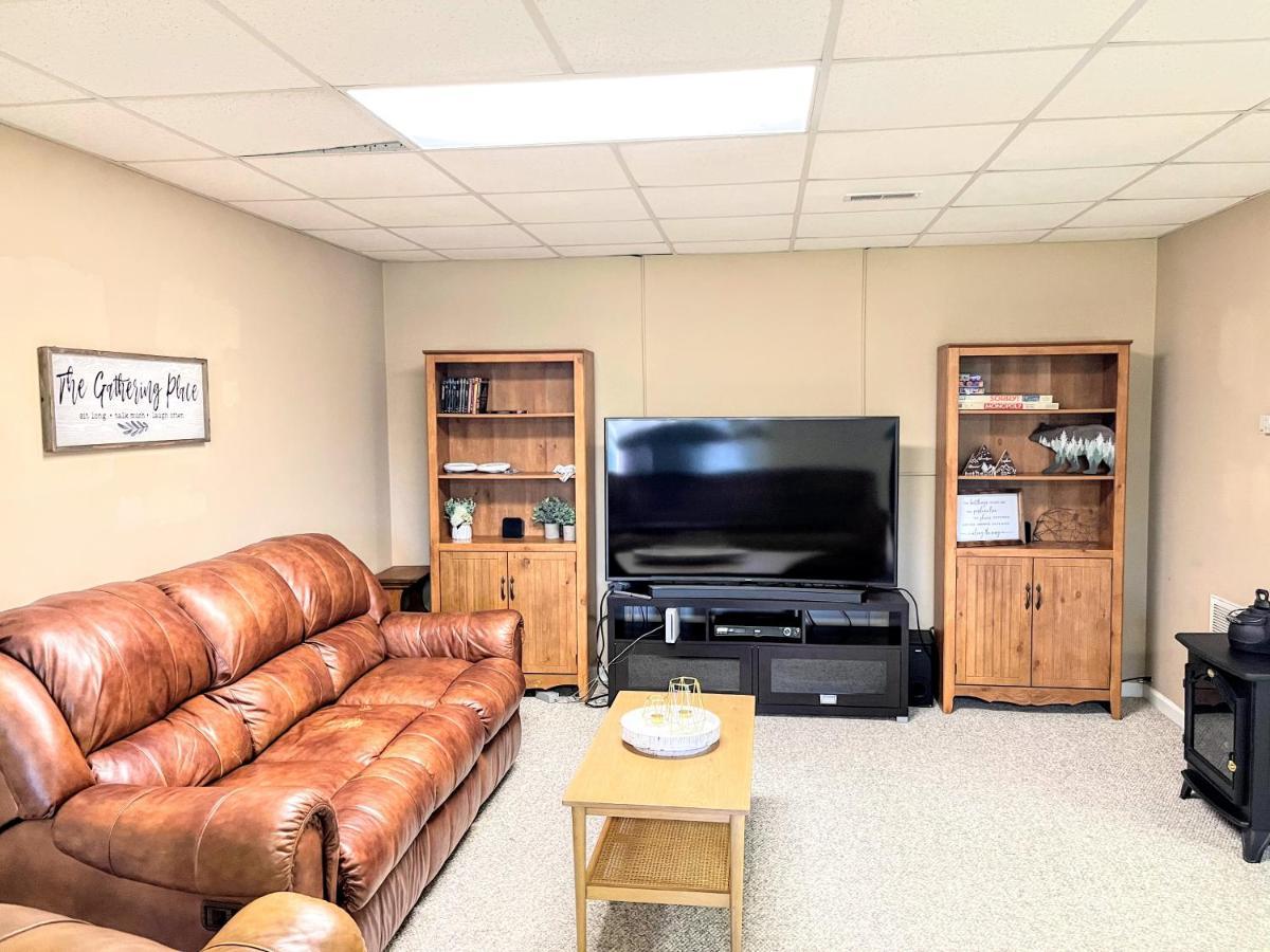 Ole Smoky Bnb - Game Room, Hot Tub, Mtn Views! Pigeon Forge Eksteriør bilde
