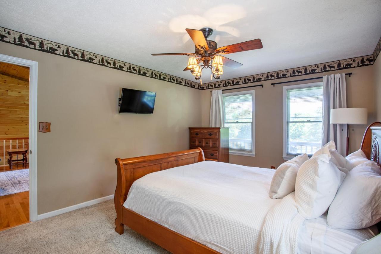 Ole Smoky Bnb - Game Room, Hot Tub, Mtn Views! Pigeon Forge Eksteriør bilde