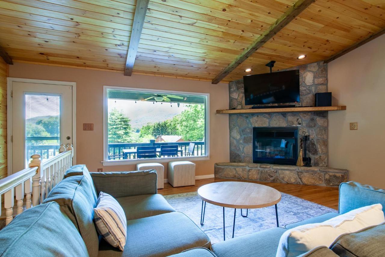 Ole Smoky Bnb - Game Room, Hot Tub, Mtn Views! Pigeon Forge Eksteriør bilde