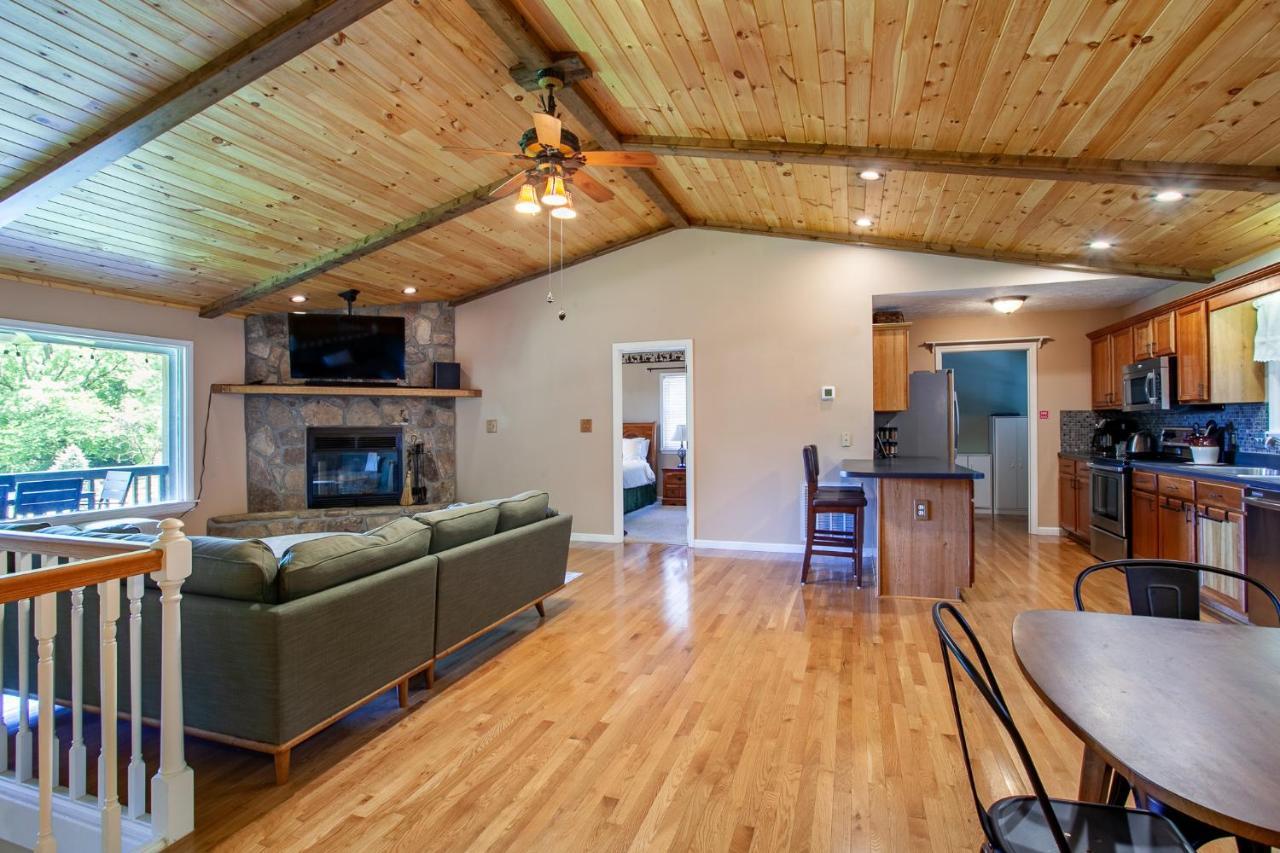 Ole Smoky Bnb - Game Room, Hot Tub, Mtn Views! Pigeon Forge Eksteriør bilde