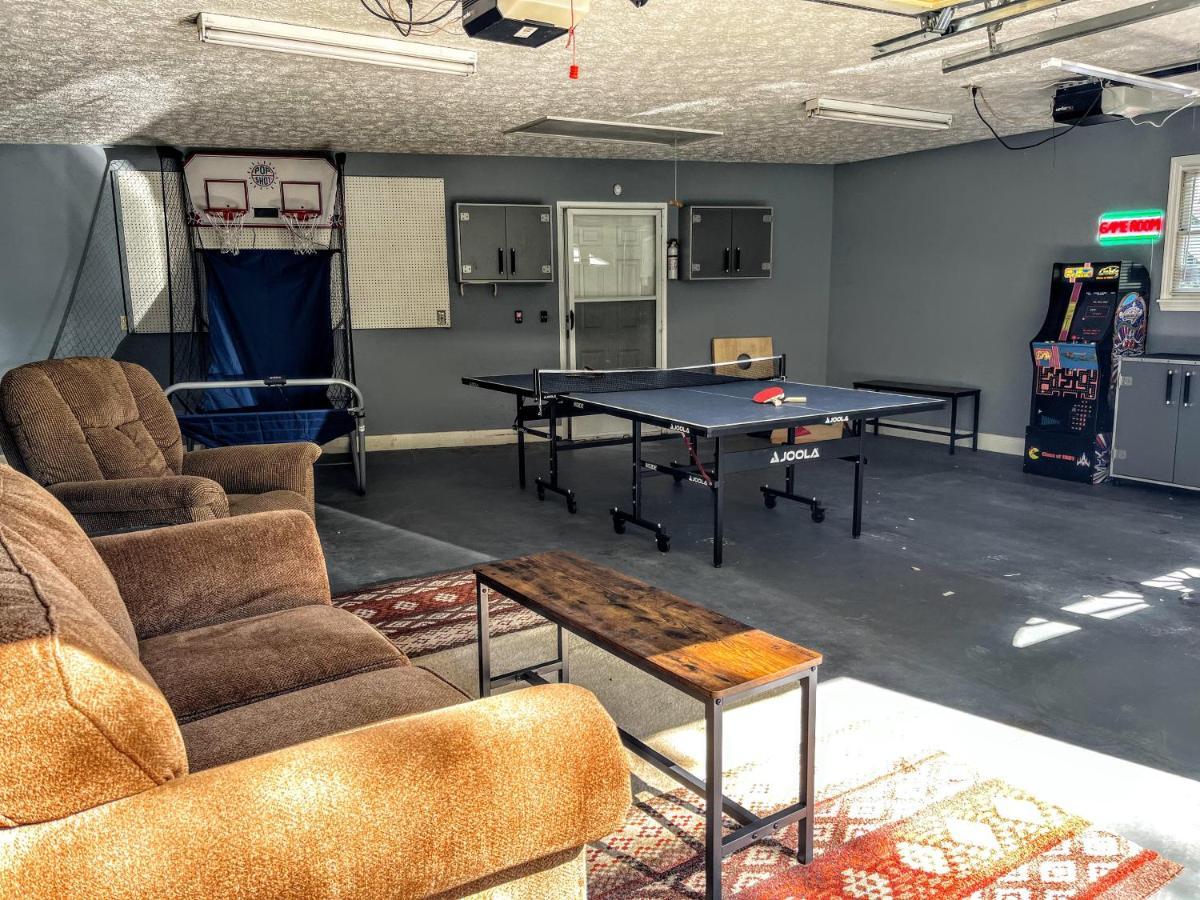 Ole Smoky Bnb - Game Room, Hot Tub, Mtn Views! Pigeon Forge Eksteriør bilde