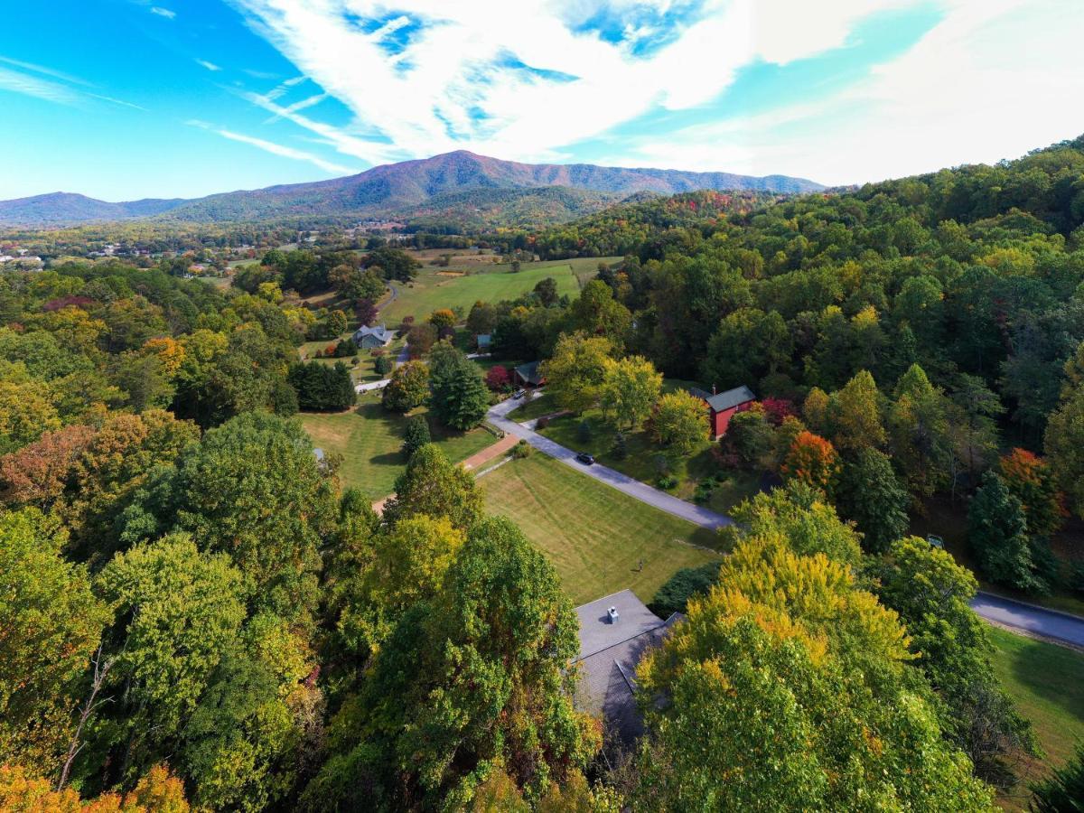 Ole Smoky Bnb - Game Room, Hot Tub, Mtn Views! Pigeon Forge Eksteriør bilde