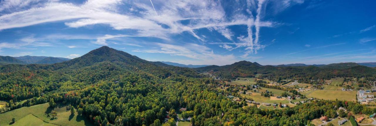 Ole Smoky Bnb - Game Room, Hot Tub, Mtn Views! Pigeon Forge Eksteriør bilde
