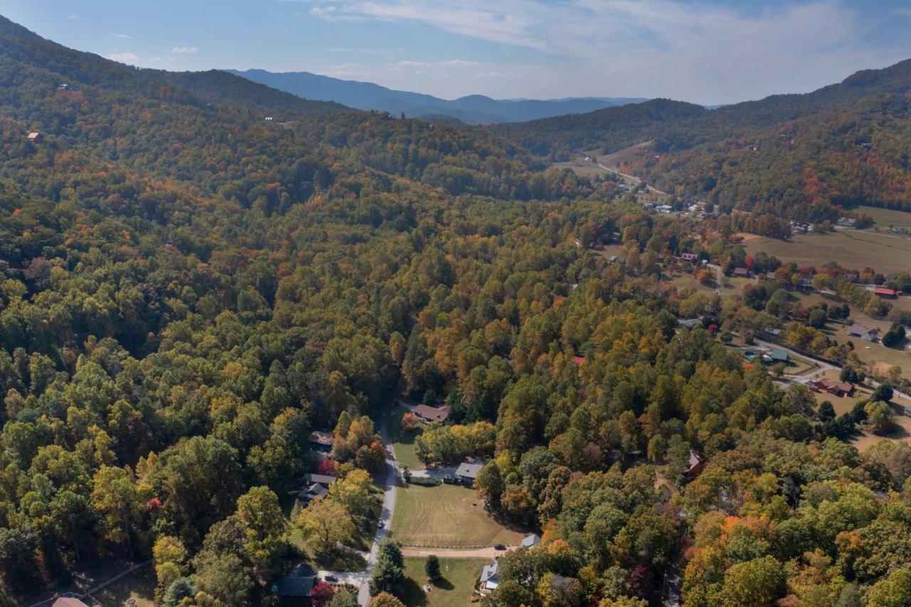 Ole Smoky Bnb - Game Room, Hot Tub, Mtn Views! Pigeon Forge Eksteriør bilde