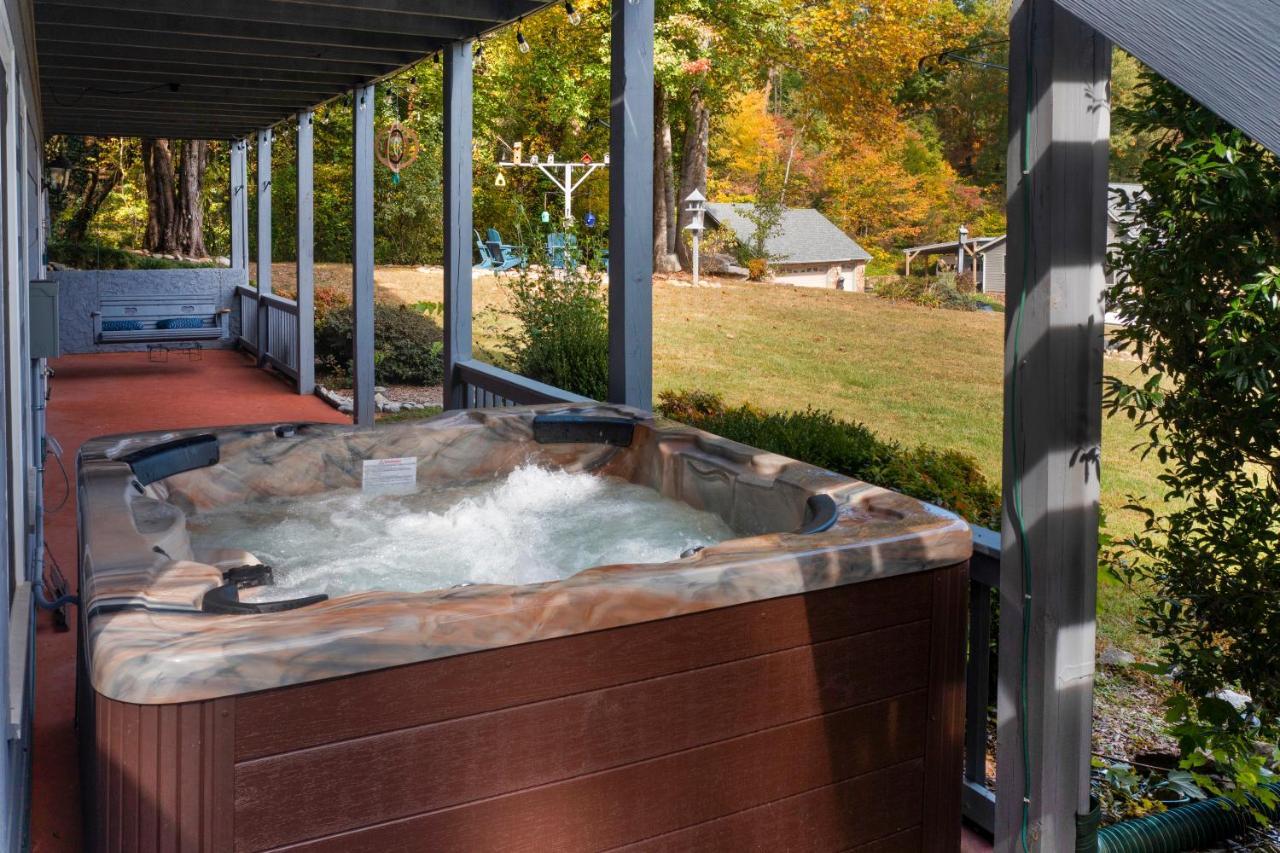 Ole Smoky Bnb - Game Room, Hot Tub, Mtn Views! Pigeon Forge Eksteriør bilde